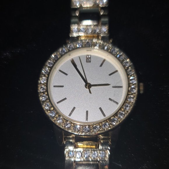 Beautiful Vintage Swiss movement ladies Gold plated timepiece - Picture 1 of 4